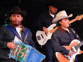 Hermanos Espinoza – LINAJE Tour